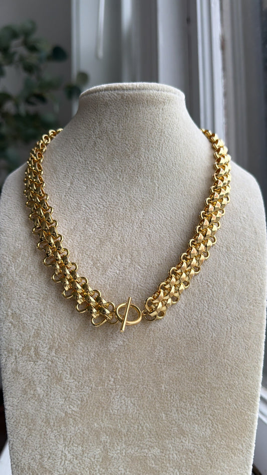 Treasure Jewels: Golden Majesty Collar