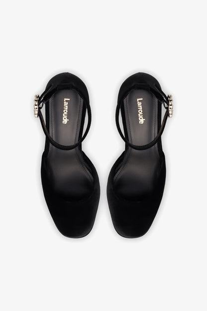 Ari Pump In Black Velvet