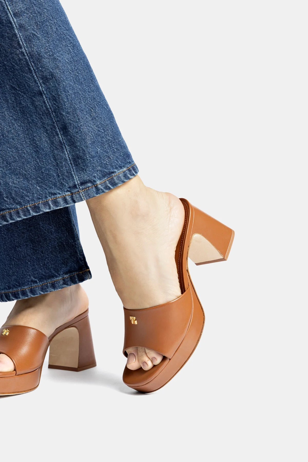 Dolly Low Mule In Caramel Leather