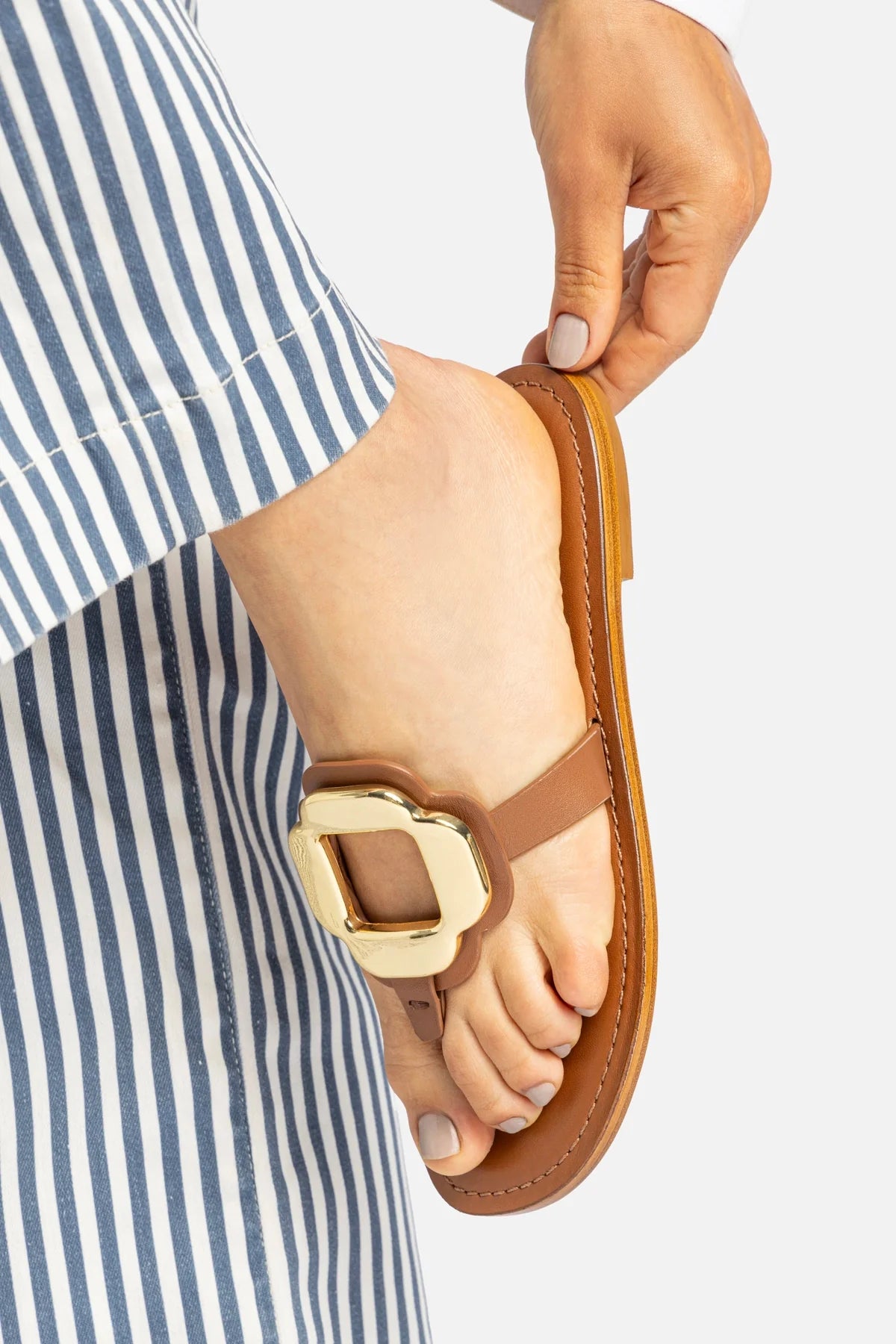 Margherita Thong Sandal in Caramel Leather and Gold Hardware